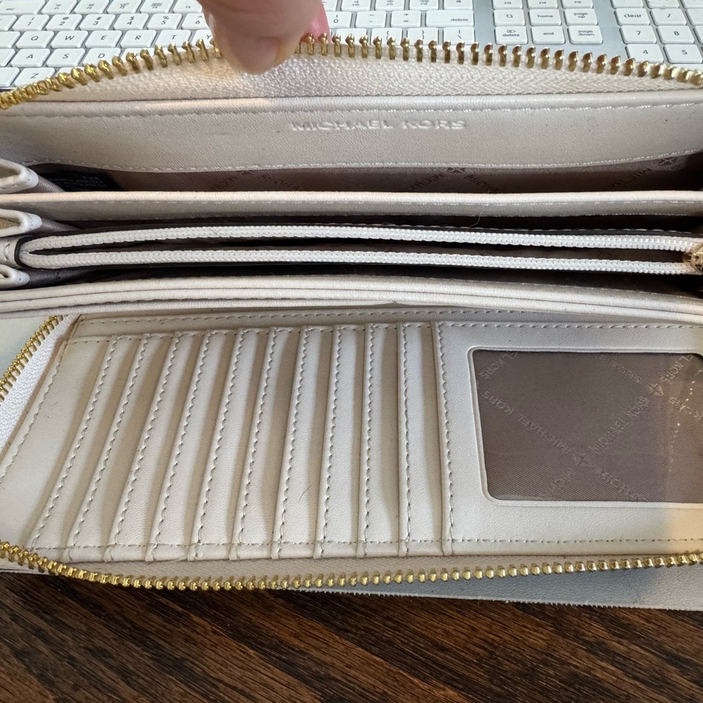 NWOT Michael Kors Wallet